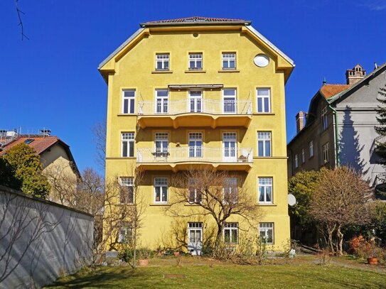 Helle, freundliche Altbauwohnung mit Südbalkon in Gründerzeithaus mit Gemeinschaftsgarten