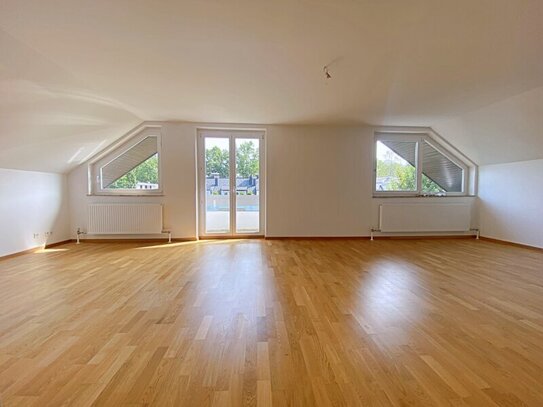 Charmante 2-Zimmer-Dachgeschosswohnung mit großem Südostbalkon im Nonntal