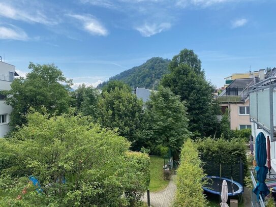 AM KÜHBERG: Sonnige, sympathische, Energiespar-4-Zimmer-Balkonwohnung mit Kapuzinerbergblick