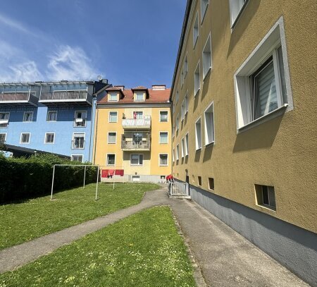 DERZEIT NOCH IN SANIERUNG! Schnell sein und diese 3-Zimmerwohnung mit rd. 65,61 m² im 1.OG inkl. Balkon sichern!