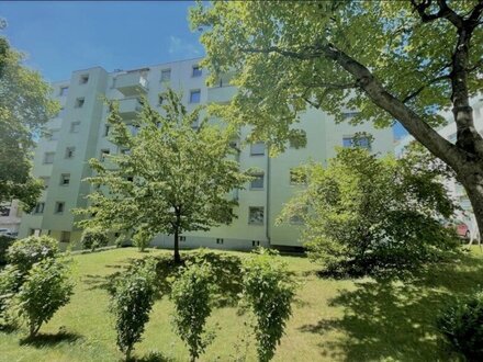 Ruhig, mit Parkplatz und Balkon!