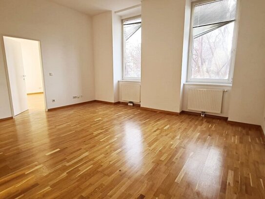 UNBEFRISTET, HOLBEINGASSE, sonnige 60 m2 Altbau, 2 Zimmer, Komplettküche, Wannenbad, Parketten, 1. Liftstock