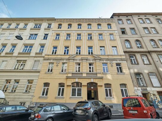 Sanierungsbedürftige Altbau-Wohnung in begehrter Lage