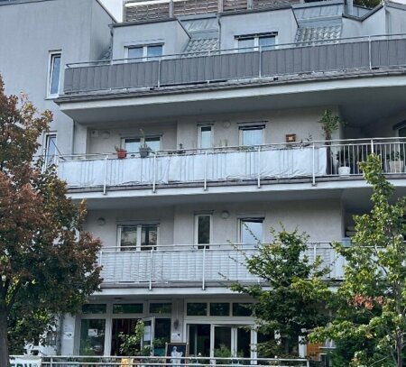 Moderne 2-Zimmer-Wohnung mit großem Balkon direkt am Türkenschanzpark