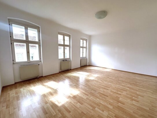 WUNDERSCHÖNE, HELLE und RUHIGE 3 Zimmer ALTBAUWOHNUNG mit tollem Ausblick - 1170 Wien