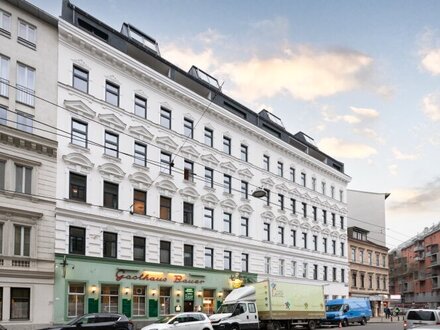 Sanierungsbedürftige Altbauwohnung mit Balkon | Komplett in den Innenhof gerichtet | Süd/West | Repräsentatives & sanie…
