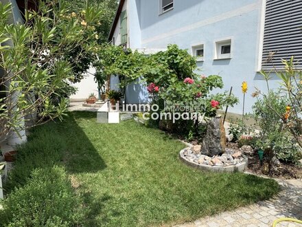 Gepflegtes Einfamilienhaus mit entzückenden Garten zu verkaufen