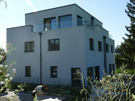 Wunderschöne Doppelhaushälfte PROVISIONSFREI! Mit 172m² Wfl., 5 Zi, Garten, Terrasse 2 Stellplätze in der Nähe von Wien…