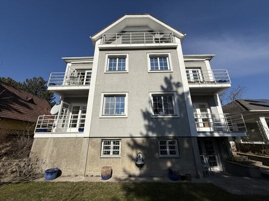 Gesamte ETAGE in Zweifamilienhaus + zwei BALKONE + sehr SONNIG + herrlicher BLICK ins Grüne!