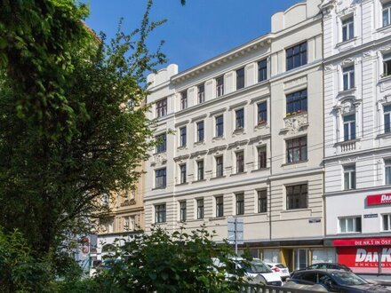Hofseitiger 2-Zimmer-Altbau mit Balkonoption!