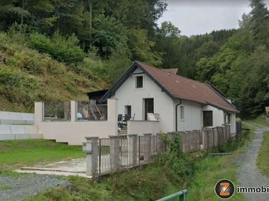 Nähe Kirchschlag: 2 Häuser (Haus 1 zum Fertigstellen, Haus 2 zum Sanieren mit Stadl)