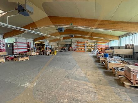 Verkehrsgünstig gelegene Lagerhalle mit Büro in Bad Wimsbach-Neydharting zu vermieten!