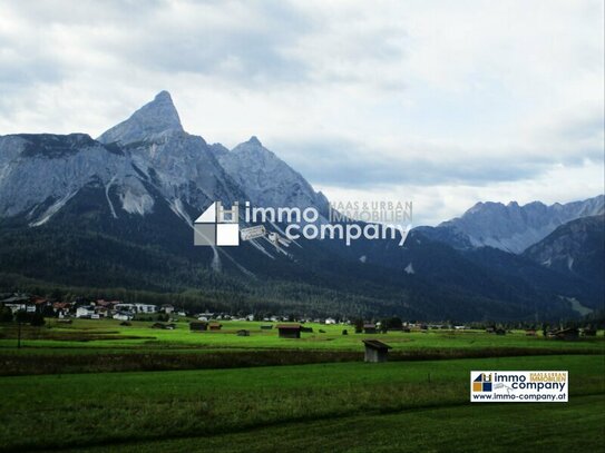 Am Fuße der Zugspitze - in herrlicher Urlaubsregion - befindet sich dieses Mehrgenerationenhaus in Top Aussichtslage