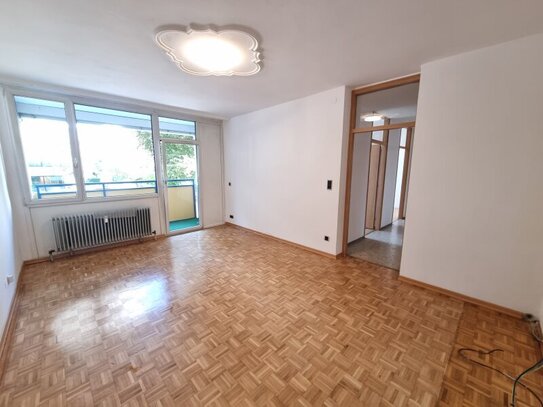 Zentrale und helle 3-Zimmer Wohnung mit gemütlicher Loggia