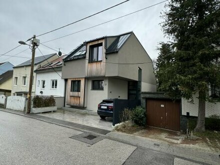 Stilvoll wohnen im Herzen von Wien: Dachgeschosswohnung mit Terrasse und Parkplatz in 1140 Wien!