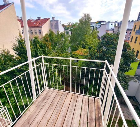 Neuer Preis! Perfekte Kleinwohnung mit Balkon! Ruhelage im letzten Regelgeschoss hofseitig! Frisch saniert + Blick ins…