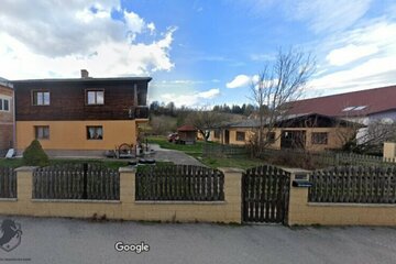 Einfamilienhaus in idyllischer Lage mit großen Garten