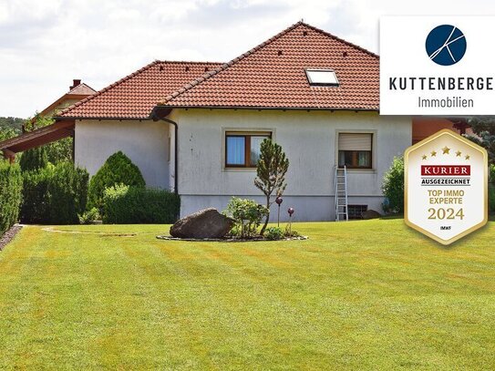 Top gepflegter Bungalow mit riesengroßem, ebenen Garten!