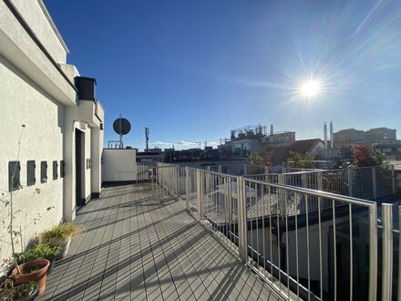 Einzigartige DG-Wohnung mit Terrasse und Garage!