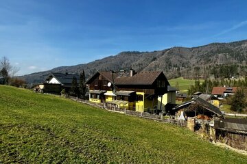 Zwischen Mondsee und Attersee: Charmantes Wohnhaus für zwei Familien in idyllischer Lage