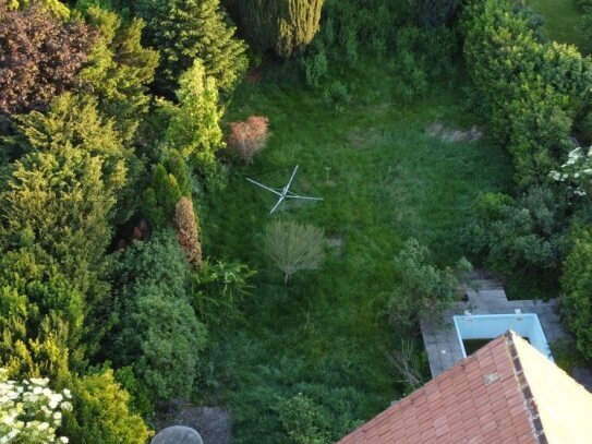 Baugrundstück mit großen Garten in unmittelbarer Nähe zur U1 Kagraner Platz + Baubewilligt für ein Wohnhaus mir ca. 500…