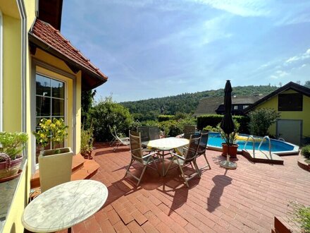 Großzügiges Familienhaus, herrliche Süd- und Ruhelage, Pool, gepflegter Garten!