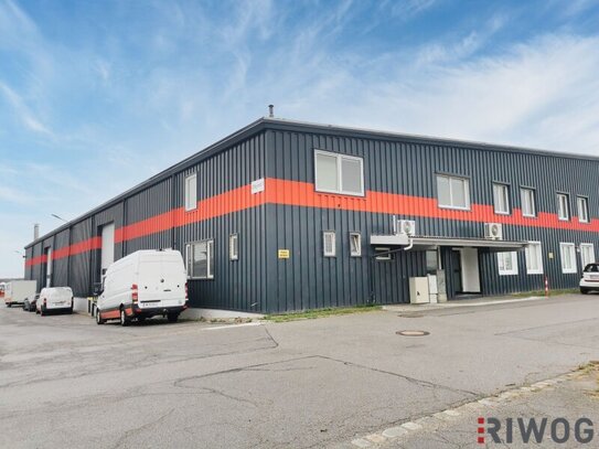 2.500m² Lagerhalle mit Rampen & 250m² Büro! Unbefristet! Optionale Freiflächen verfügbar!