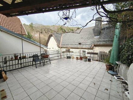 Ein- Zweifamilienhaus mit WALD - DACHTERRASSE - NEBENGEBÄUDE - INNENHOF