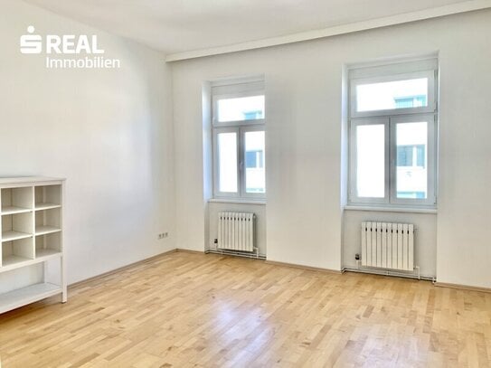 WUNDERSCHÖNE 2 ZIMMER WOHNUNG - WG GEEIGNET - FRISCH RENOVIERT