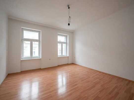 ++NEU++ renovierungsbedürftige 2-Zimmer ALTBAU-WOHNUNG in sehr guter Lage!