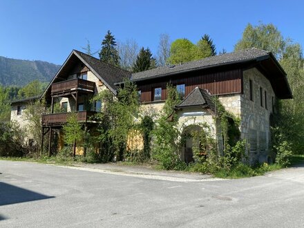 Traunkirchen: Großzügige Villa mit Entwicklungspotenzial