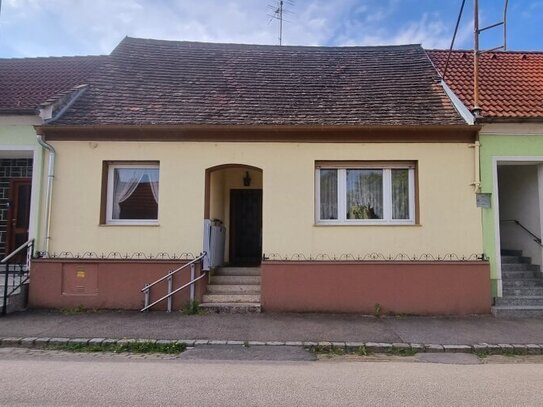 Idyllisches Wohnhaus mit Pool und herrlichem Wintergarten