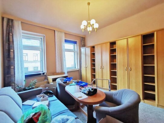 ++NEU++ Sanierungsbedürftige 1,5-Zimmer Altbau-Wohnung, viel Umbaupotenzial