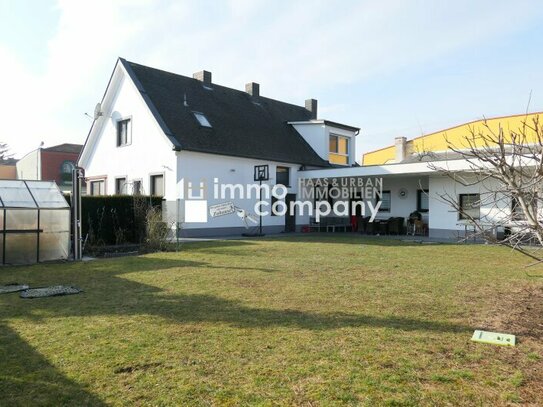 Einfamilienhaus mit Garten, Carport, Garage, 2 Bädern und viel Platz