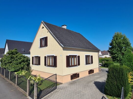 Sehr gepflegtes Wohnhaus in absoluter Ruhelage mit angebauter Garage und einer weiteren Einliegerwohnung