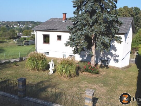 Unterkellertes Einfamilienhaus mit Garage in schöner Wohnlage