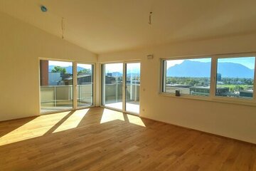 Erstbezugs-3-Zimmer-Wohnung im Dachgeschoss mit großem Balkon in Panoramalage Bergheim!