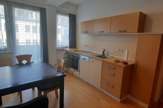 2 Zimmer - Stadtwohnung mit Balkon , auch als Personalwohnung oder Büro geeignet