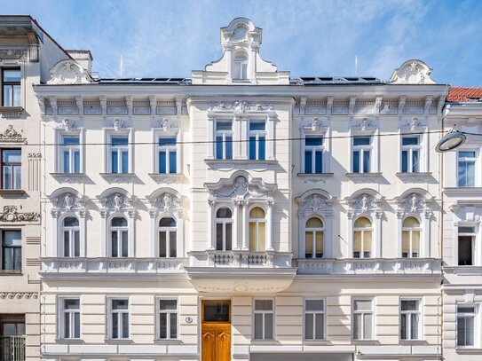 Edles Dachgeschoss-Domizil auf zwei Ebenen im klassischen Altbau mit Grünblick