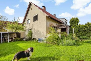 Wohnlage in Kapfenberg. - Herrlicher und ruhiger Garten. - Teilrenoviertes Haus mit Nebengebäude.