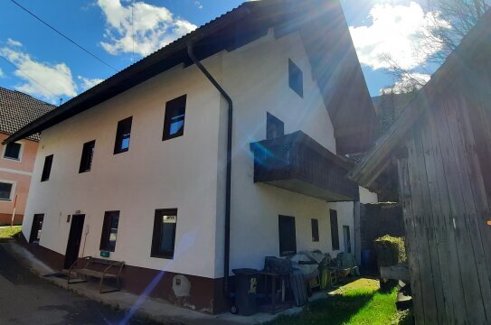 Ehemaliges Bauernhaus mit Nebengebäude zwischen Hermagor und Villach