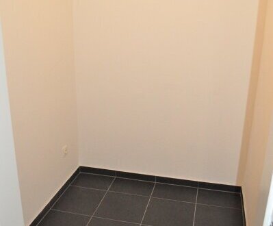 WOHNTRAUM! – 2 ZIMMER-WOHNUNG MIT KLEINER LOGGIA ZUM IDEALEN PREIS! NÄHE SONNENPARK - JETZT ANFRAGEN