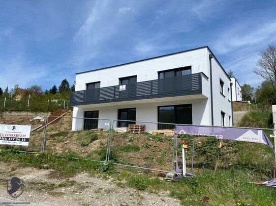 Neubau-Doppelhaushälfte in Pressbaum - Modernes Wohnen mit Garten und Carport