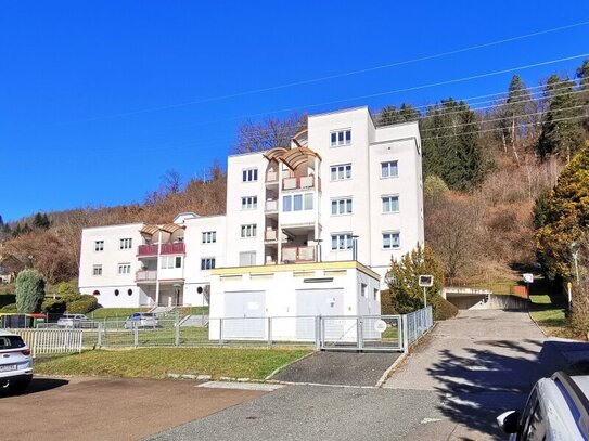 Teilmöblierte Eigentumswohnung mit zwei Loggien im 3.OG inkl. Tiefgarage
