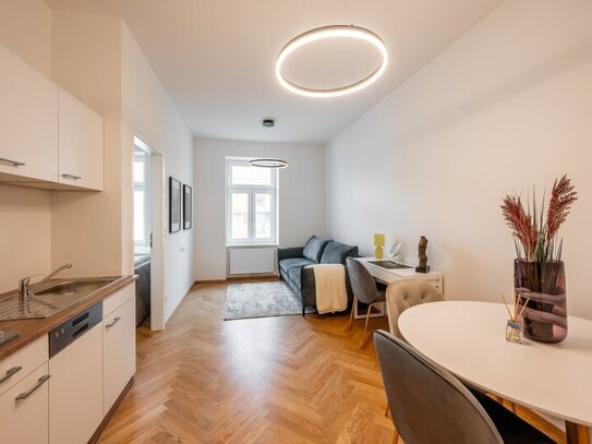 ++NEU++ Hochwertiger 2-Zimmer Altbau-Erstbezug mit ca. 9m² Balkon/Loggia und Einbauküche in sehr guter Lage!