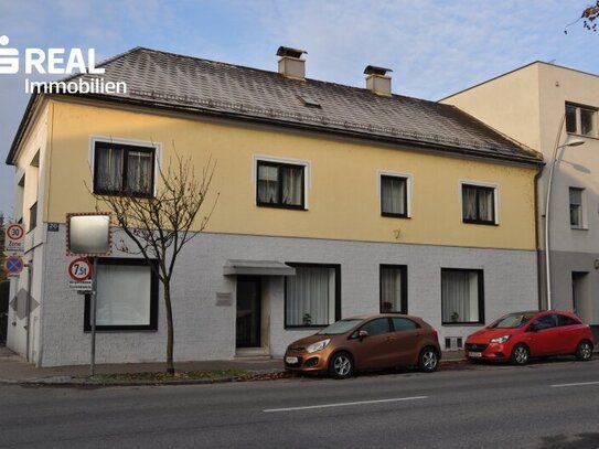 Haus mit großer Wohnung und Geschäft/Büro/Praxis mitten in Amstetten!!!!