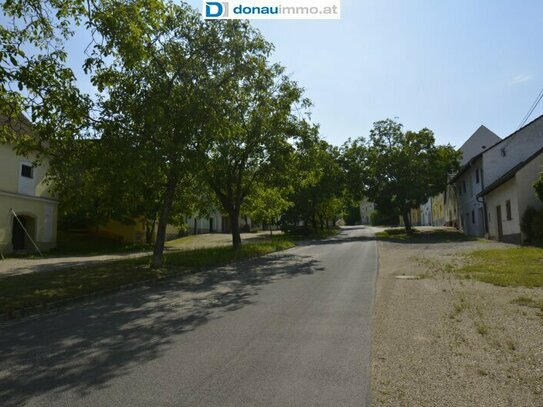 Haus in schöner Lage zum Sanieren mit großem Garten, Balkon und Garage