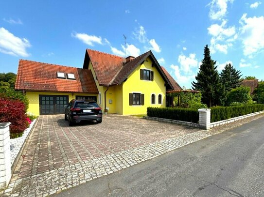 Sehr gepflegtes, vollmöbliertes 160m² Familienhaus, Vollkeller, Garage, Pergola, Garten, gepflasterter Vorhof