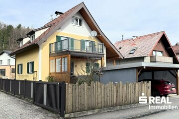 Topsaniertes, schmuckes Einfamilienhaus mit überdachter Terrasse in ruhiger Lage