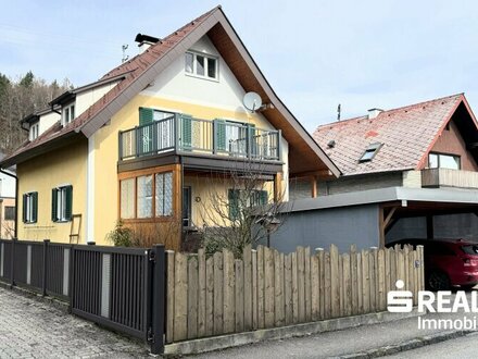 Topsaniertes, schmuckes Einfamilienhaus mit überdachter Terrasse in ruhiger Lage